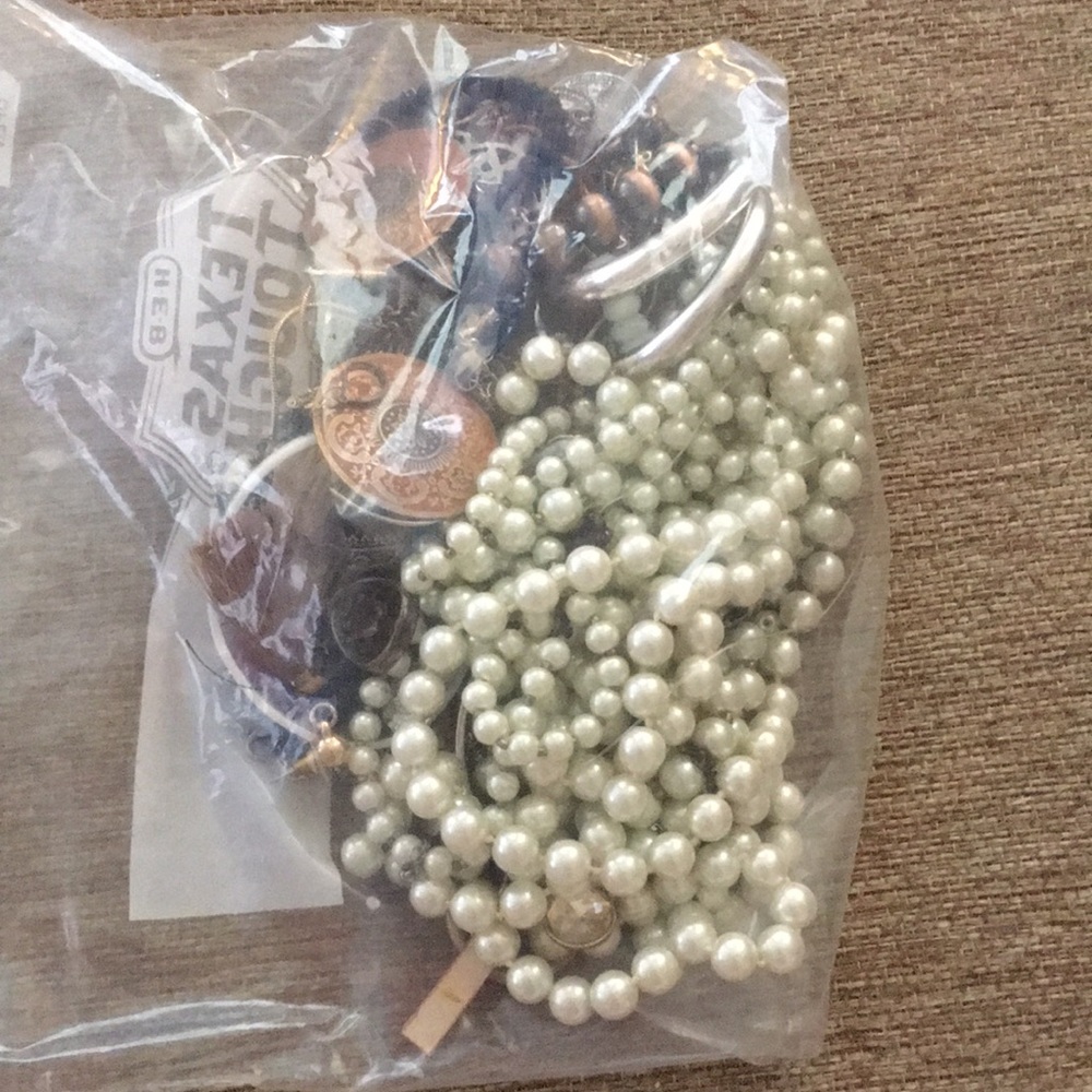 Lot of jewelry!!!